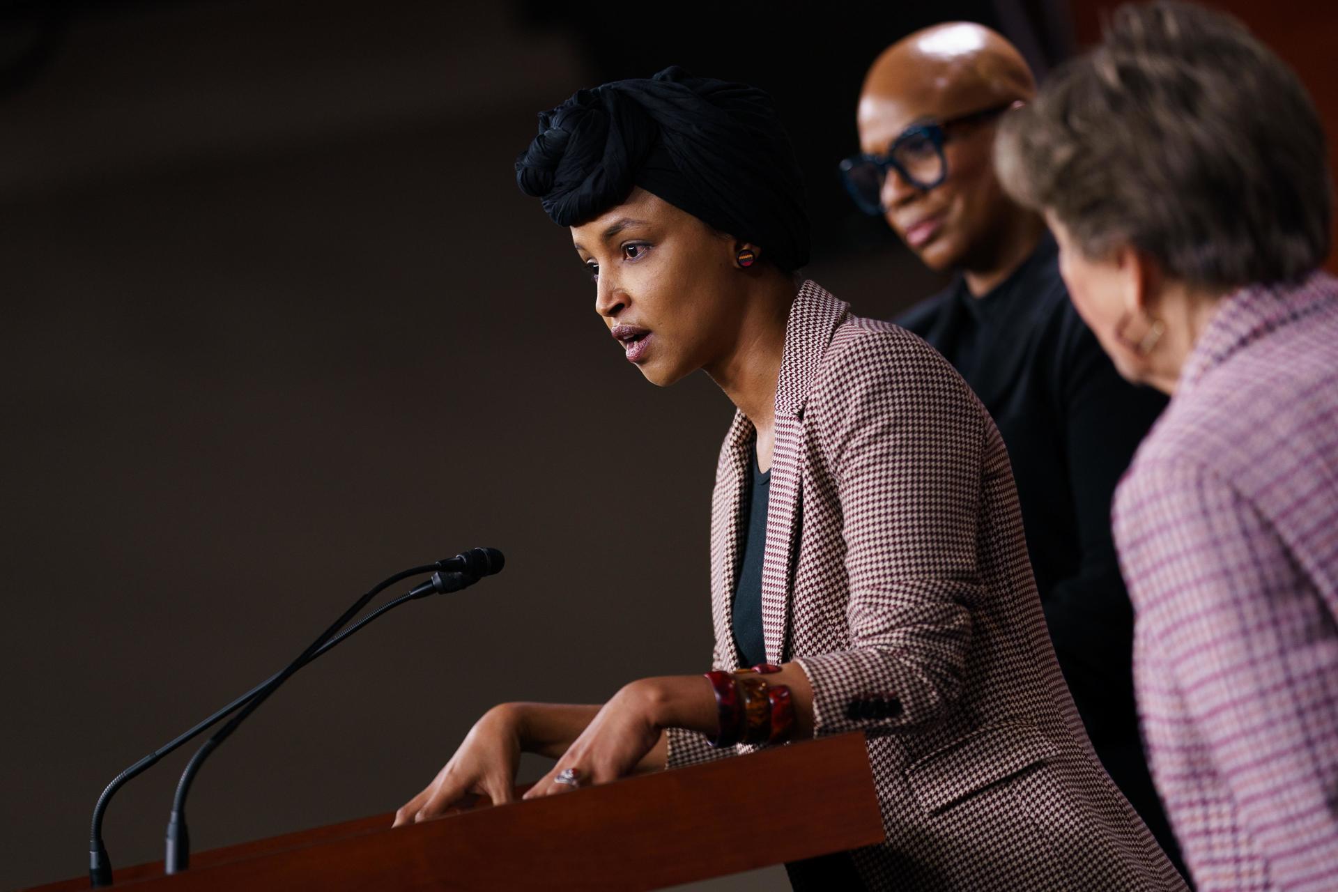 Fotografía de archivo de la congresista Ilhan Omar. EFE/EPA/WILL OLIVER
