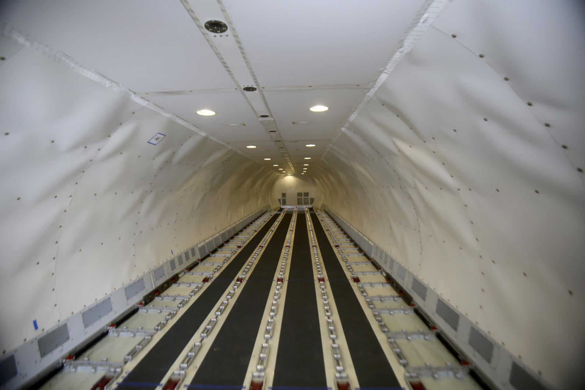 Fotografía que muestra el interior un avión modelo 737-800 Boeing Converted Freighter (BCF) de la aerolínea Copa Airlines Cargo este miércoles, en Ciudad de Panamá (Panamá). EFE/ Carlos Lemos