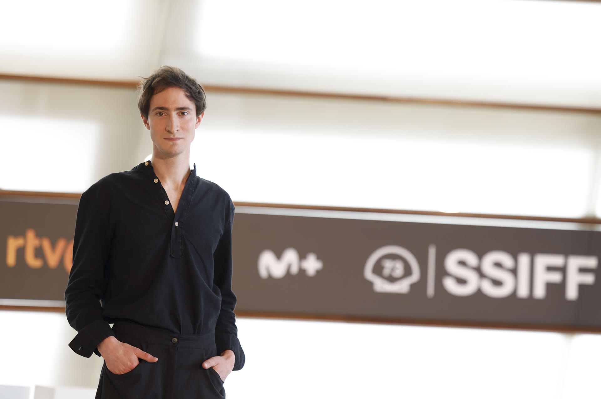 El actor Idan Weiss, posa tras presentar su película 'Franz', de la realizadora Agnieszka Holland, incluida en la Sección Oficial del Festival de la 73 edición del Festival Internacional de Cine de San Sebastián. EFE/Juan Herrero