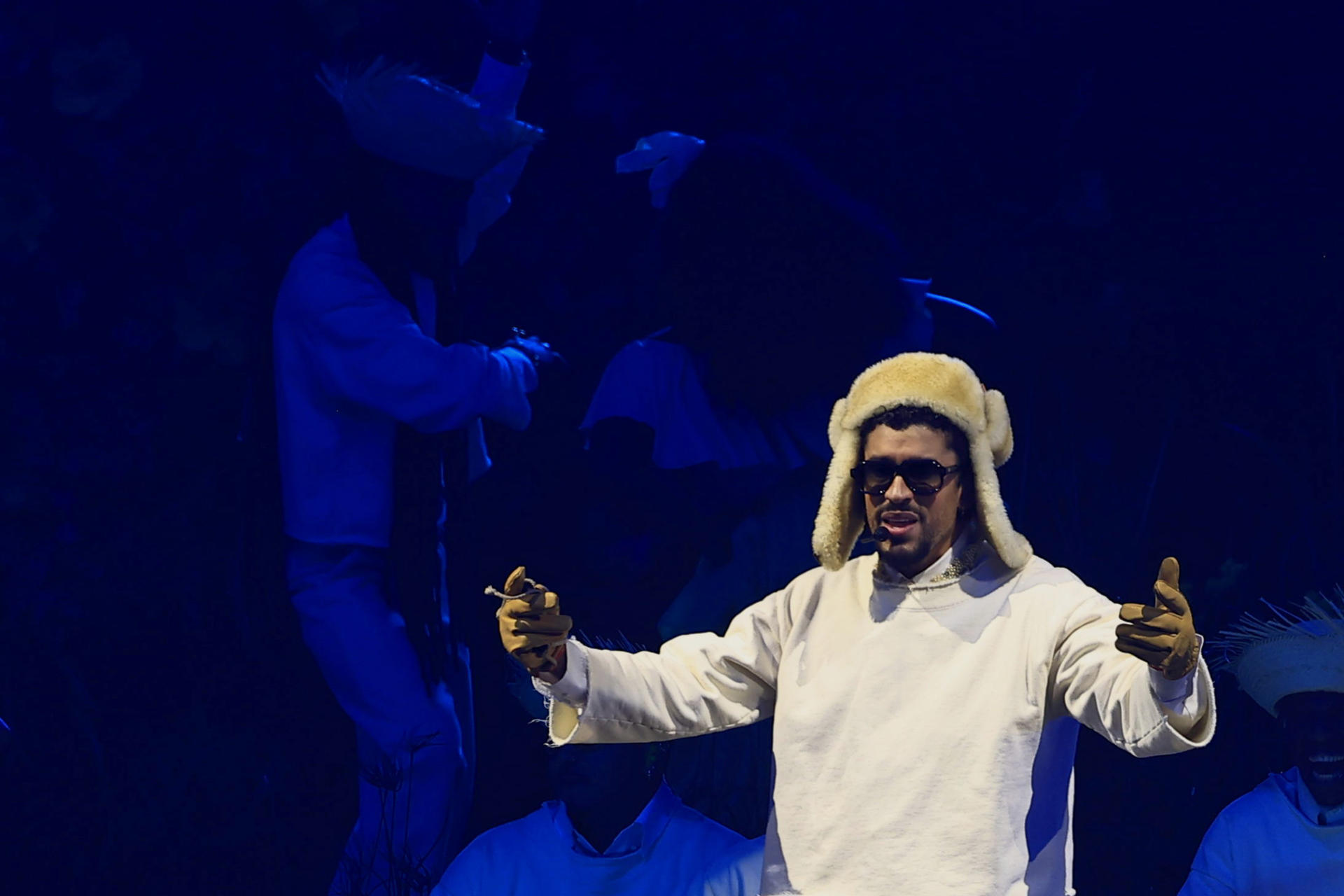 Bad Bunny se presenta en el Coliseo de Puerto Rico este sábado, en San Juan (Puerto Rico). EFE/ Thais Llorca