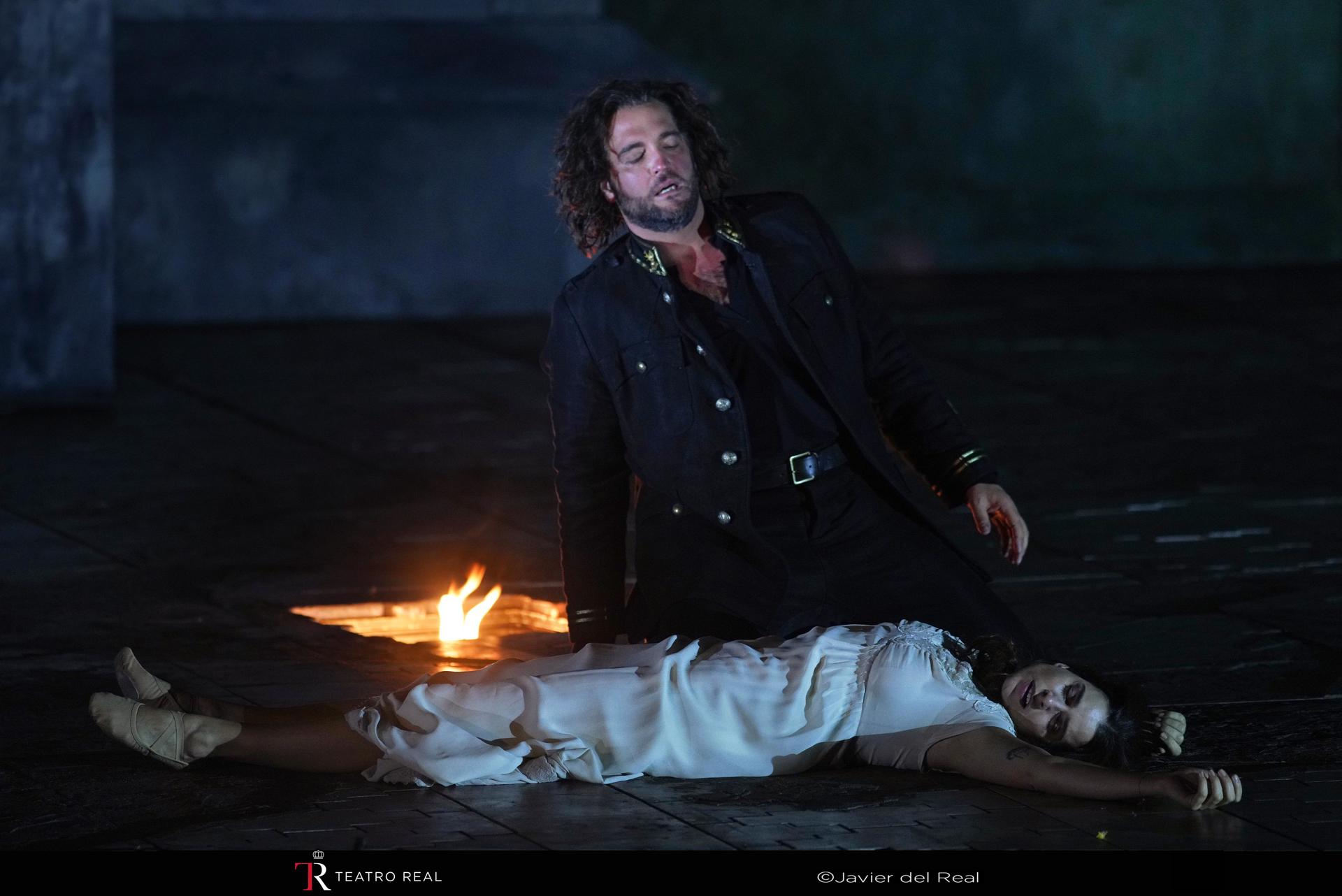 Asmik Grigorian y Brian Jagde interpretan a  Desdémona y Otello en la ópera de Verdi que abre este vienes la temporada del Teatro Real de Madrid. Fotos cedidas por el Teatro Real. EFE