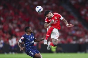 Nicolas Otamendi, en un momento del partido. EFE/EPA/JOSE SENA GOULAO