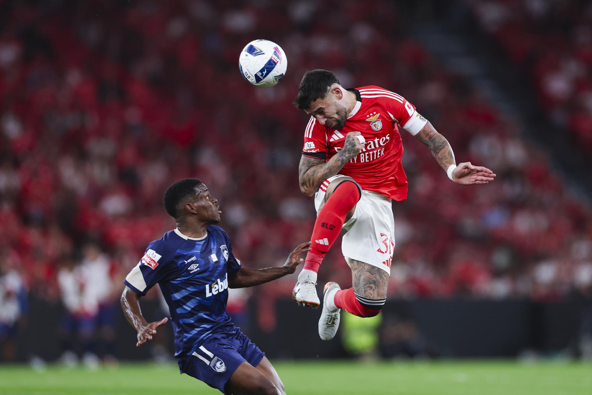 Nicolas Otamendi, en un momento del partido. EFE/EPA/JOSE SENA GOULAO