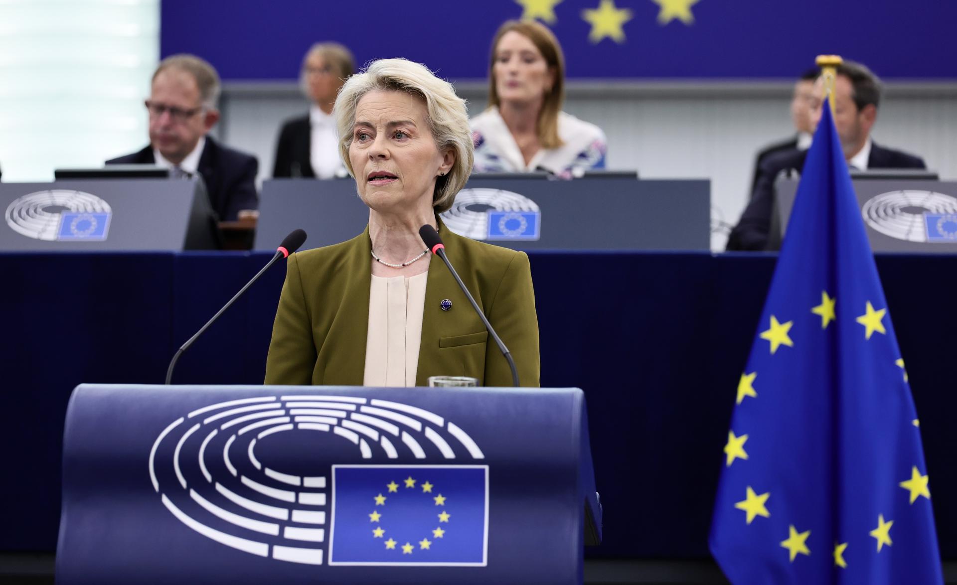 La presidenta de la Comisión Europea, Ursula von der Leyen, en el Parlamento Europeo. EFE/EPA/RONALD WITTEK