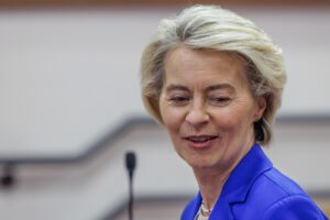 La presidenta de la Comisión Europea, Ursula von der Leyen, ayer en Bruselas. EFE/EPA/OLIVIER MATTHYS