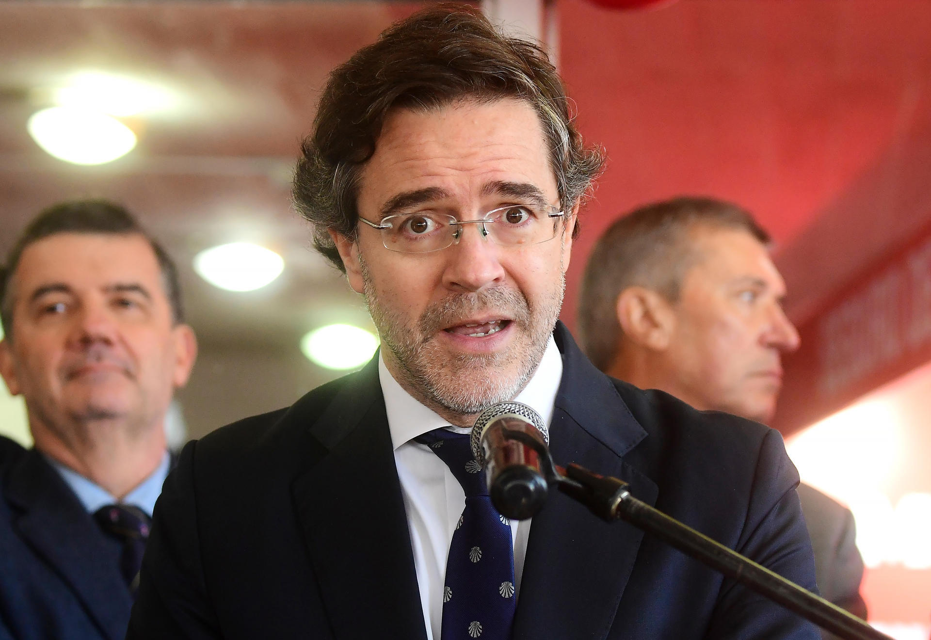 El embajador de España en Uruguay, Javier Salido Ortiz, habla durante la inauguración de la feria ganadera y agroindustrial este viernes, en Montevideo (Uruguay). EFE/ STR