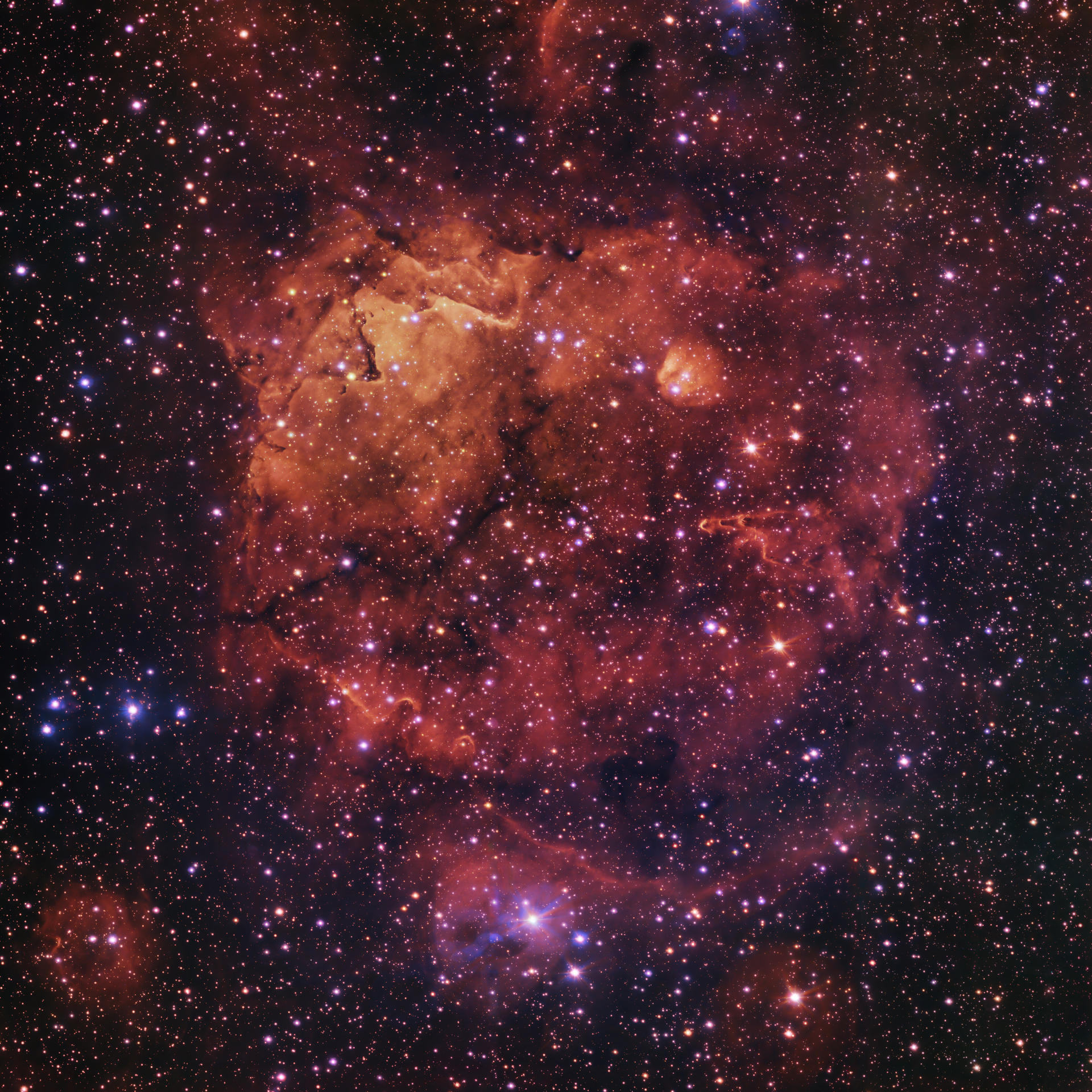 Un estudio en el que participa el Instituto de Astrofísica de Andalucía (IAA-CSIC) ha identificado en los confines de la Vía Láctea un chorro protoestelar de ocho años luz de extensión, casi el doble de la distancia entre el Sol y el sistema estelar más cercano, Alfa Centauri. El descubrimiento, fruto de observaciones del telescopio James Webb, ha permitido al equipo investigador poner a prueba las teorías sobre la formación de estrellas masivas, informa el instituto, con sede en Granada.-EFE/ ESO/VPHAS+ team. Acknowledgement***SOLO USO EDITORIAL/SOLO DISPONIBLE PARA ILUSTRAR LA NOTICIA QUE ACOMPAÑA (CRÉDITO OBLIGATORIO)***