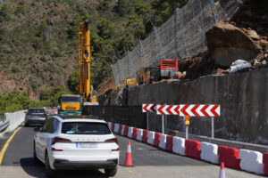 Foto de archivo de una carretera en obras. EFE/Juan Carlos Domínguez
