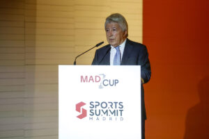 El presidente del Atlético de Madrid, Enrique Cerezo, interviene en la presentación de la Madcup 2026 en la que también se ha hecho balance de la primera edición Summit Madrid. EFE/Rodrigo Jiménez