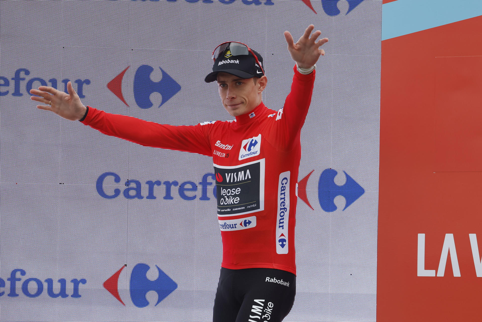 Jonas Vingegaard, líder de la Vuelta. EFE/Javier Lizon