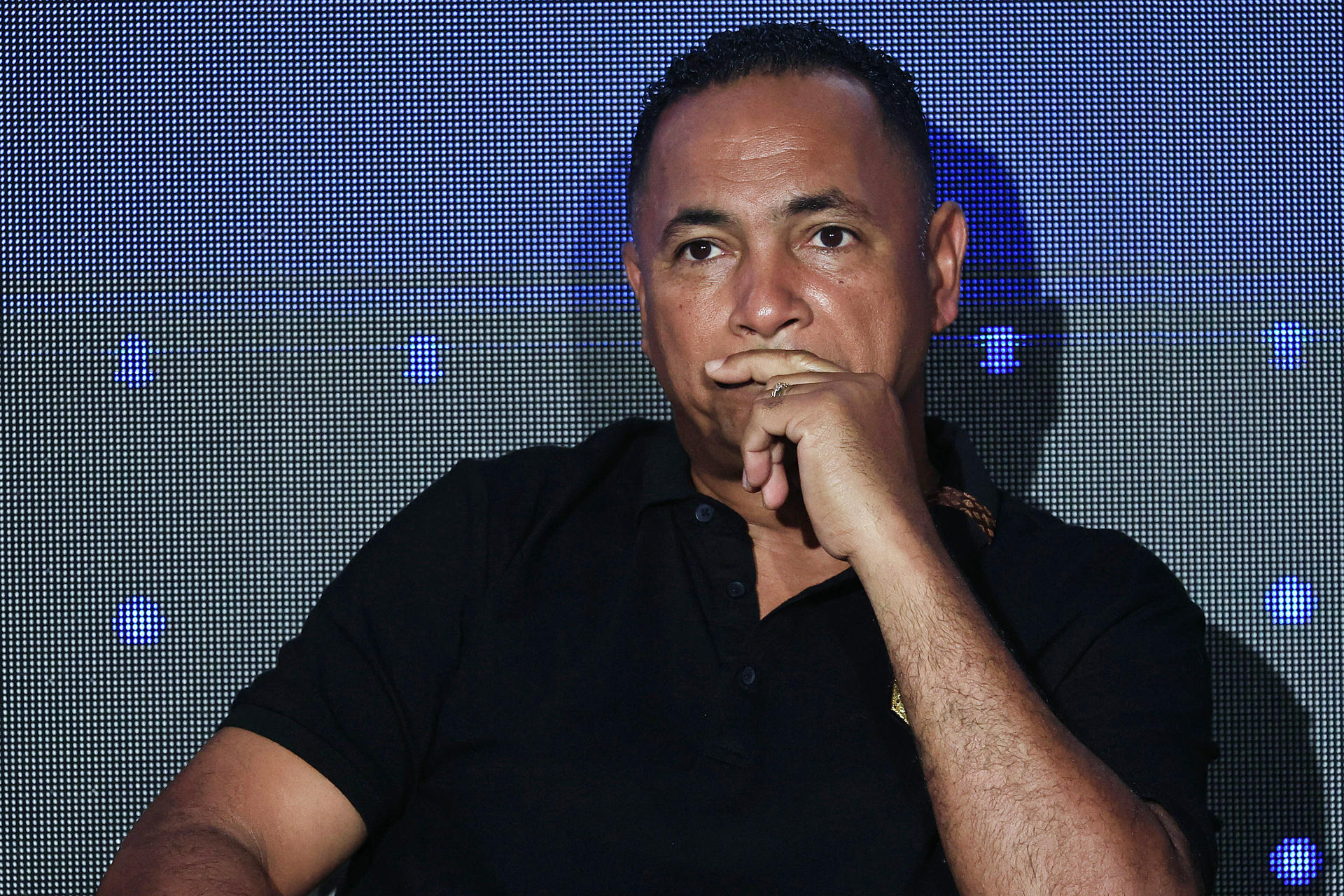 Fotografía del 26 de agosto de 2025 de Dj Negro asistiendo al panel La evolución de la música urbana en el marco del foro 'Puerto Rico como motor global de la música y el entretenimiento' en el Coliseo de Puerto Rico, en San Juan (Puerto Rico). EFE/Thais Llorca