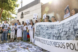 Fotografía de archivo de una protesta de activistas convocada por el Comité de Familiares y Amigos por la Libertad de los Presos Políticos en Venezuela, en Madrid (España). EFE/Daniel González