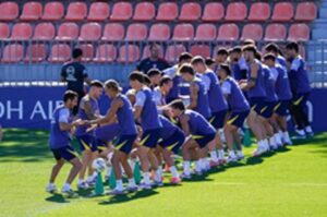Los jugadores del Atlético, en el entrenamiento antes de recibir al Villarreal. EFE/ Borja Sanchez-Trillo