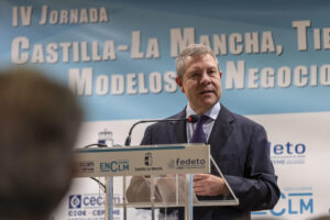 TOLEDO, 22/09/2025.- El presidente de Castilla-La Mancha, Emiliano García-Page, interviene en el encuentro que organiza el digital ENCLM bajo el título 'Castilla-La Mancha, tierra de oportunidades. Modelo de negocio del siglo XXI'. EFE/Ángeles Visdómine