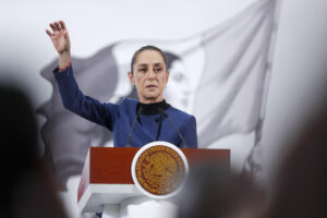 La presidenta de México, Claudia Sheinbaum, participa en una rueda de prensa este martes en Palacio Nacional de la Ciudad de México (México). EFE/ Isaac Esquivel