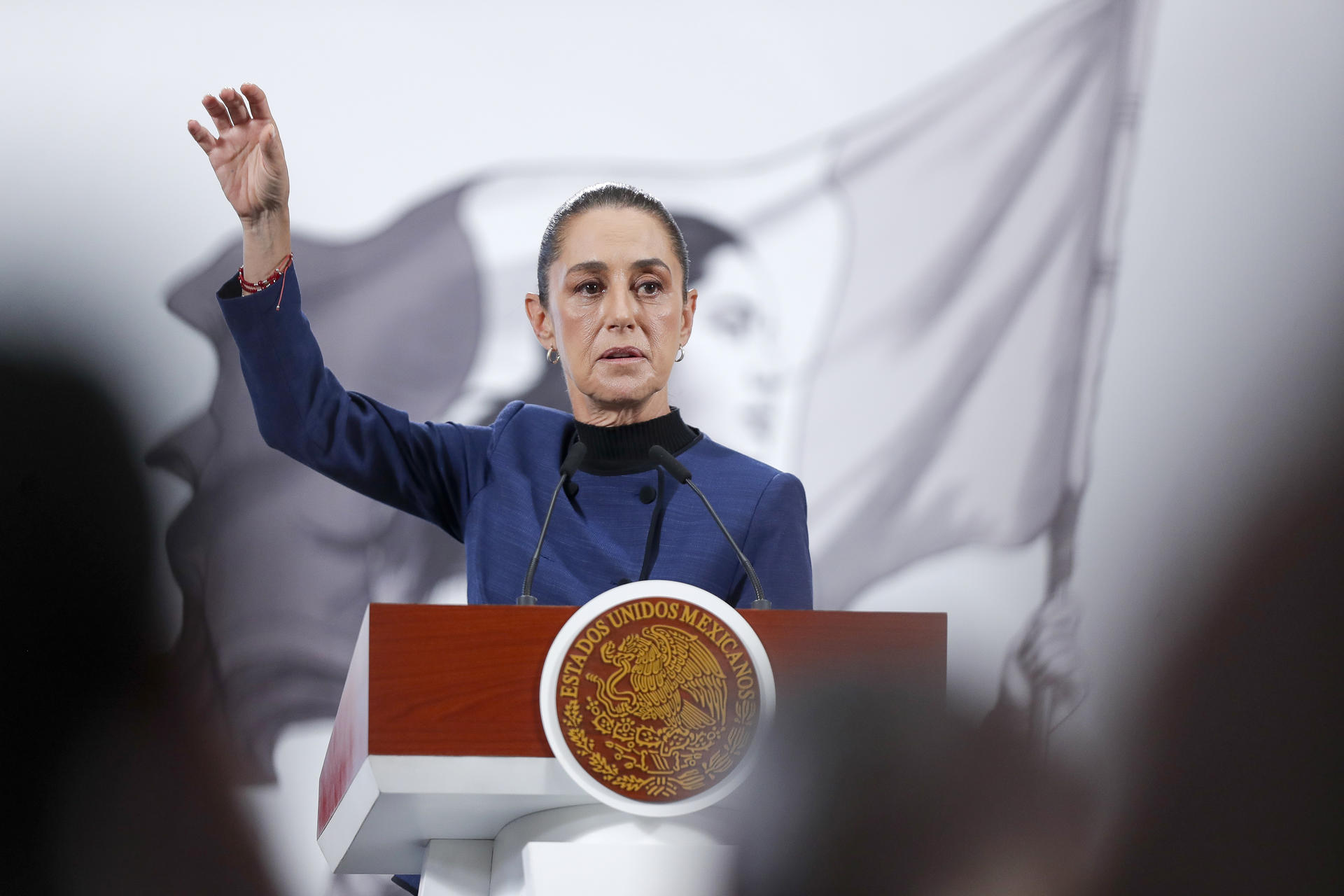 La presidenta de México, Claudia Sheinbaum, participa en una rueda de prensa este martes en Palacio Nacional de la Ciudad de México (México). EFE/ Isaac Esquivel