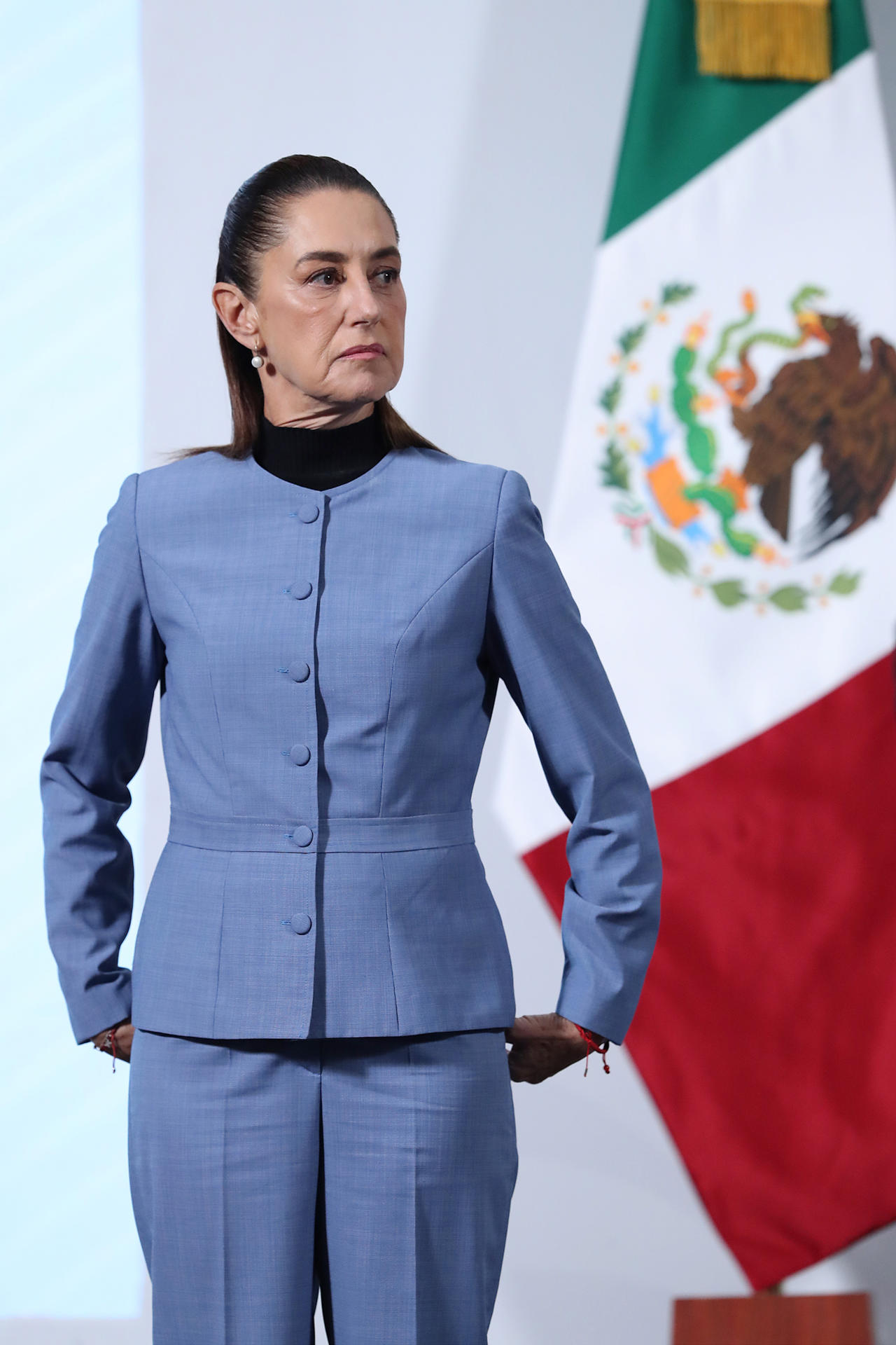 La presidenta de México, Claudia Sheinbaum, participa durante una rueda de prensa este lunes en Palacio Nacional de la Ciudad de México (México). EFE/Mario Guzmán
