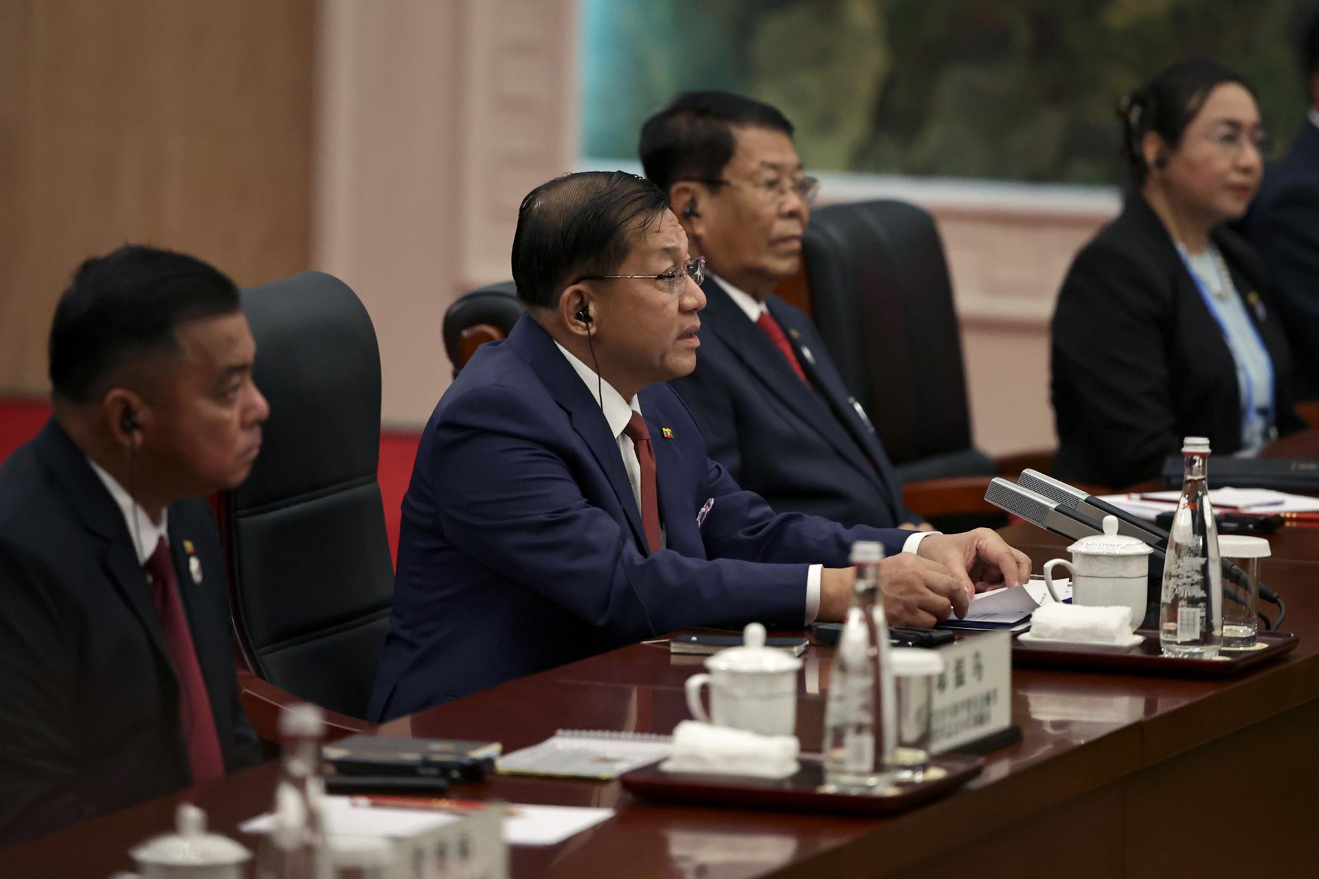Fotografía de archivo, tomada el 30/08/2025, que muestra en el centro al jefe de la junta militar que detenta el poder en Birmania (Myanmar) Min Aung Hlaing, durante una actividad en Tianjin, China. (Birmania) EFE/EPA/ANDRES MARTINEZ CASARES / POOL