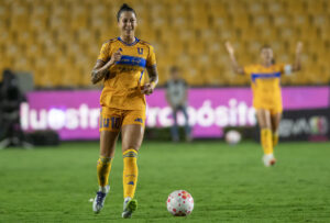 Jennifer Hermoso de Tigres femenil reacciona en una jugada en el Estadio Universitario, en Monterrey (México). EFE/Miguel Sierra
