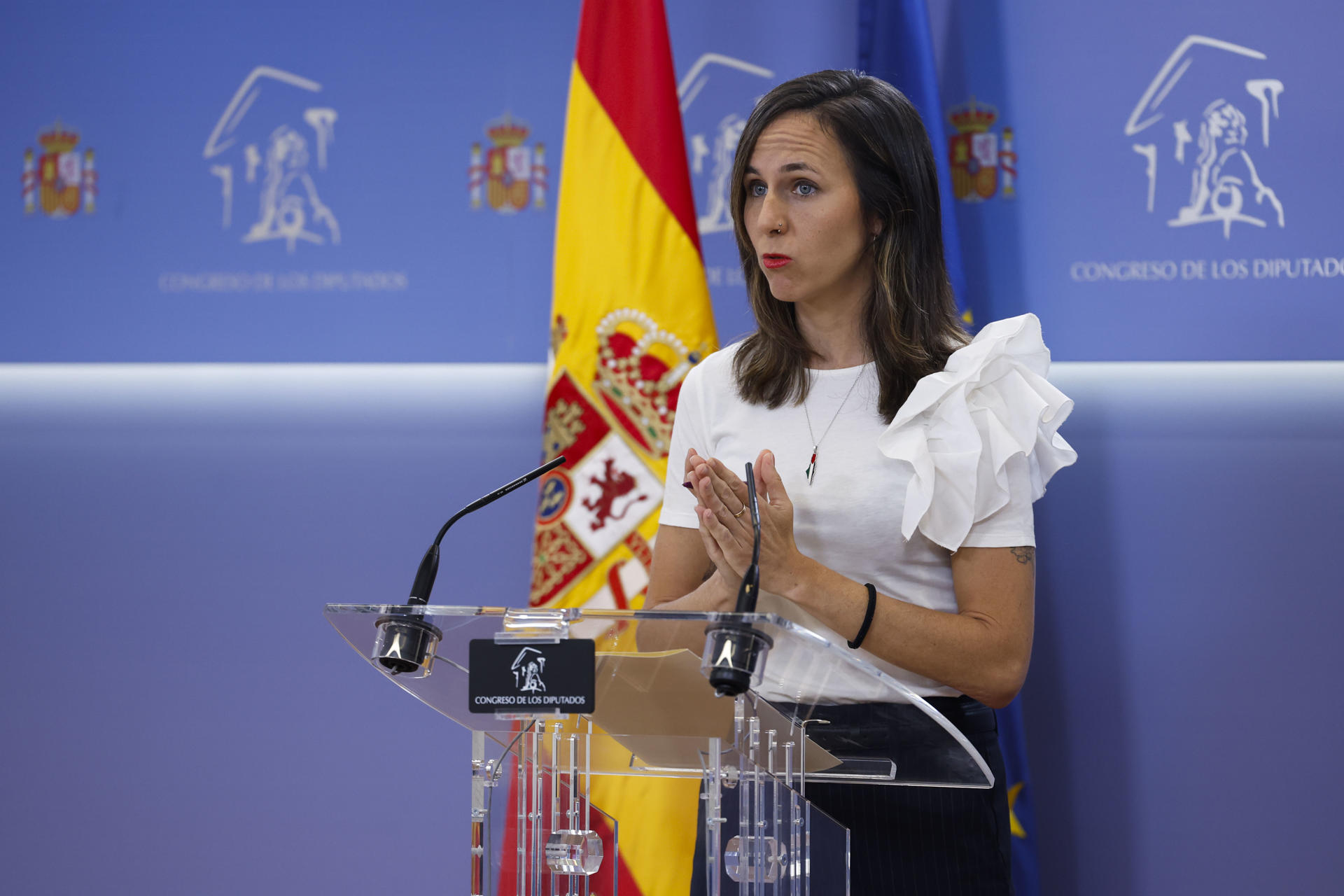 La líder de Podemos, Ione Belarra ofrece una rueda de prensa en el Congreso de los Diputados, este martes. EFE/Javier Lizón
