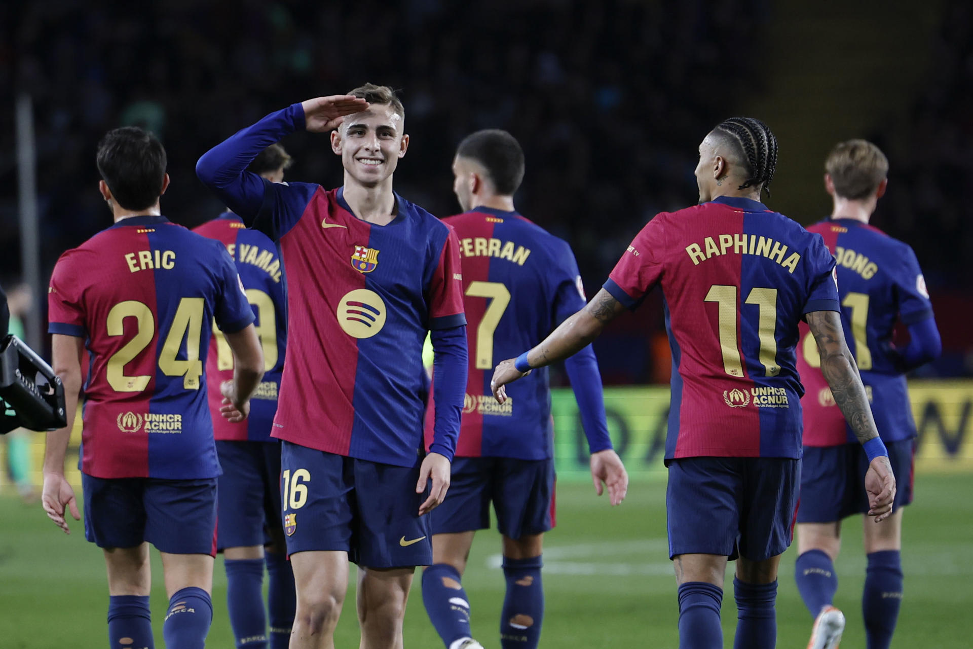 Fermín López celebra un gol durante el partido de la jornada 21 de LaLiga 2024-25 entre el Barcelona y el Valencia, que ganó el conjunto azulgrana por 7-1. EFE/ Alberto Estévez