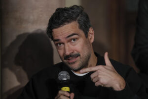 Fotografía de archivo del actor mexicano Alfonso Herrera. EFE/ Isaac Esquivel