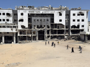 Foto de archivo de la fachada del hospital Shifa, en la ciudad de Gaza. EFE/Ahmad Awad