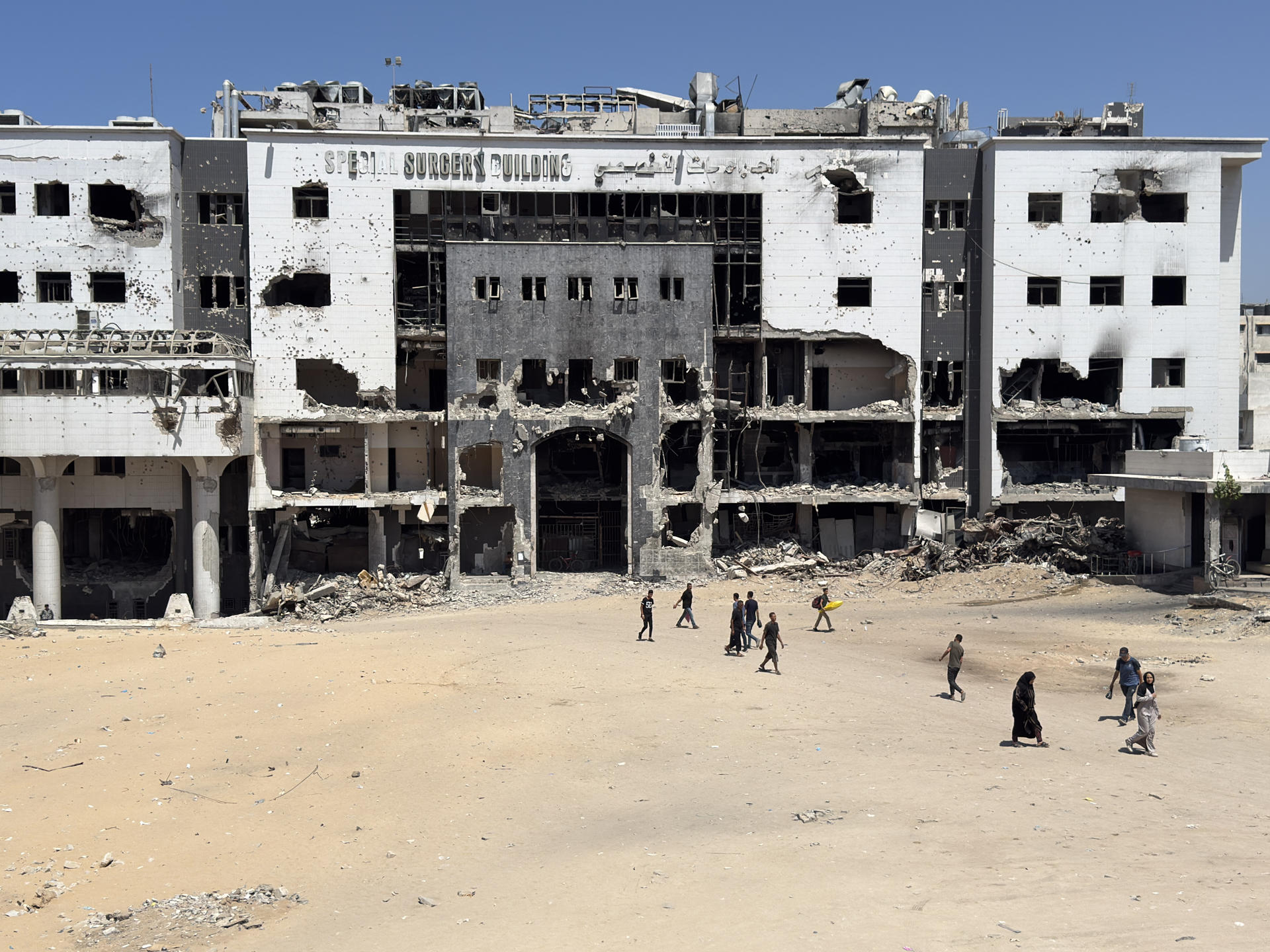 Foto de archivo de la fachada del hospital Shifa, en la ciudad de Gaza. EFE/Ahmad Awad
