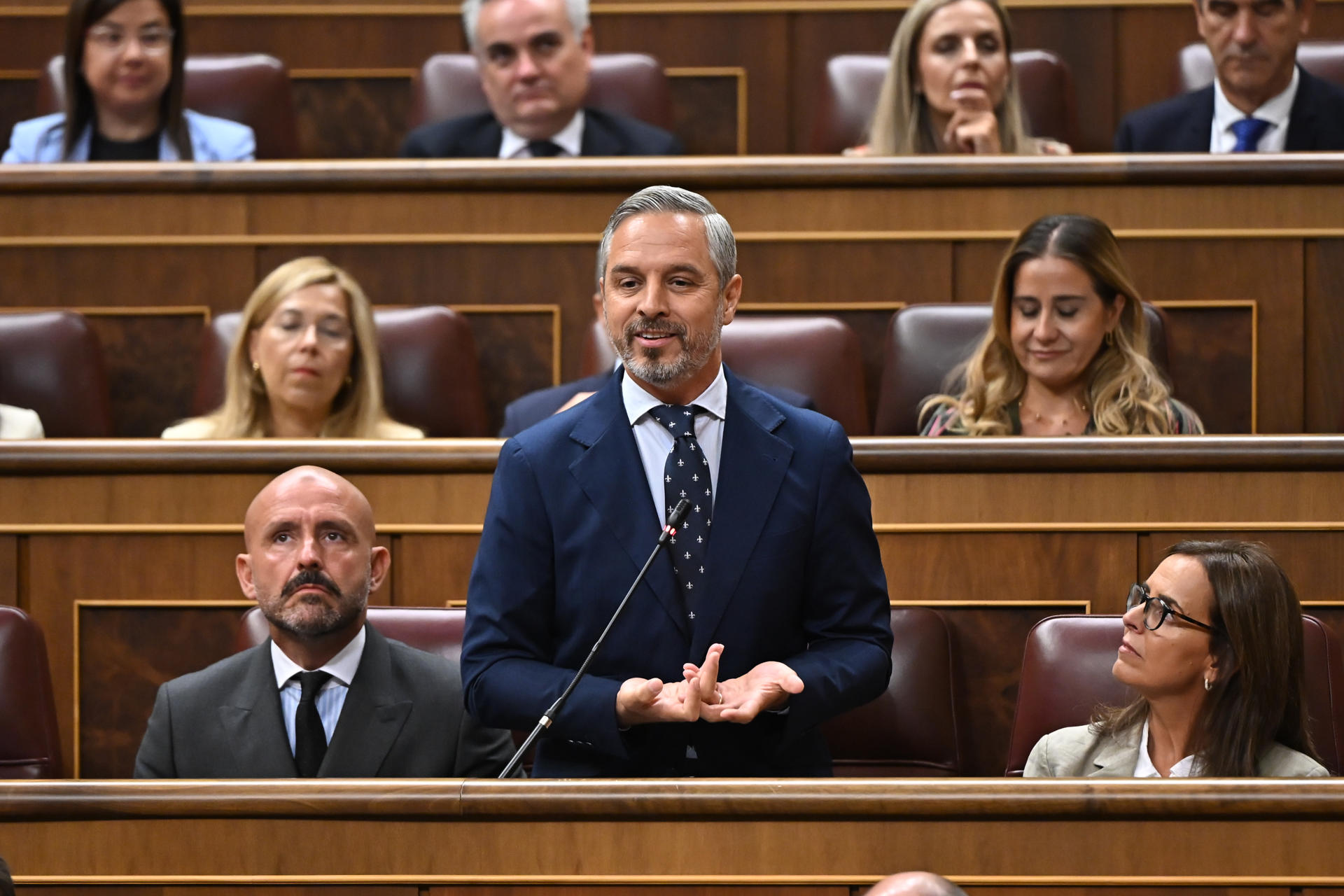 El diputado del Partido Popular Juan Bravo Baena (c) interviene este miércoles, durante la primera sesión de control del nuevo período de sesiones en el Congreso de los Diputados en Madrid. EFE/ Fernando Villar

