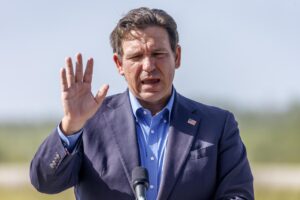 El gobernador de Florida, Ron DeSantis, en una foto de archivo. EFE/EPA/CRISTOBAL HERRERA-ULASHKEVICH