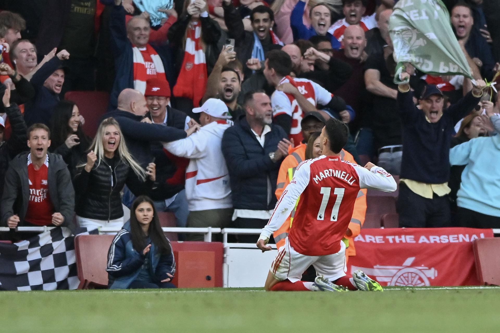 Martinelli celebra el 1-1. EFE/EPA/VINCE MIGNOTT.
