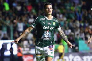 James Rodríguez de León celebra un gol este martes, durante un partido de la Liga MX entre León y Mazatlán en el estadio León, en Guanajuato (México). EFE/ Luis Ramírez