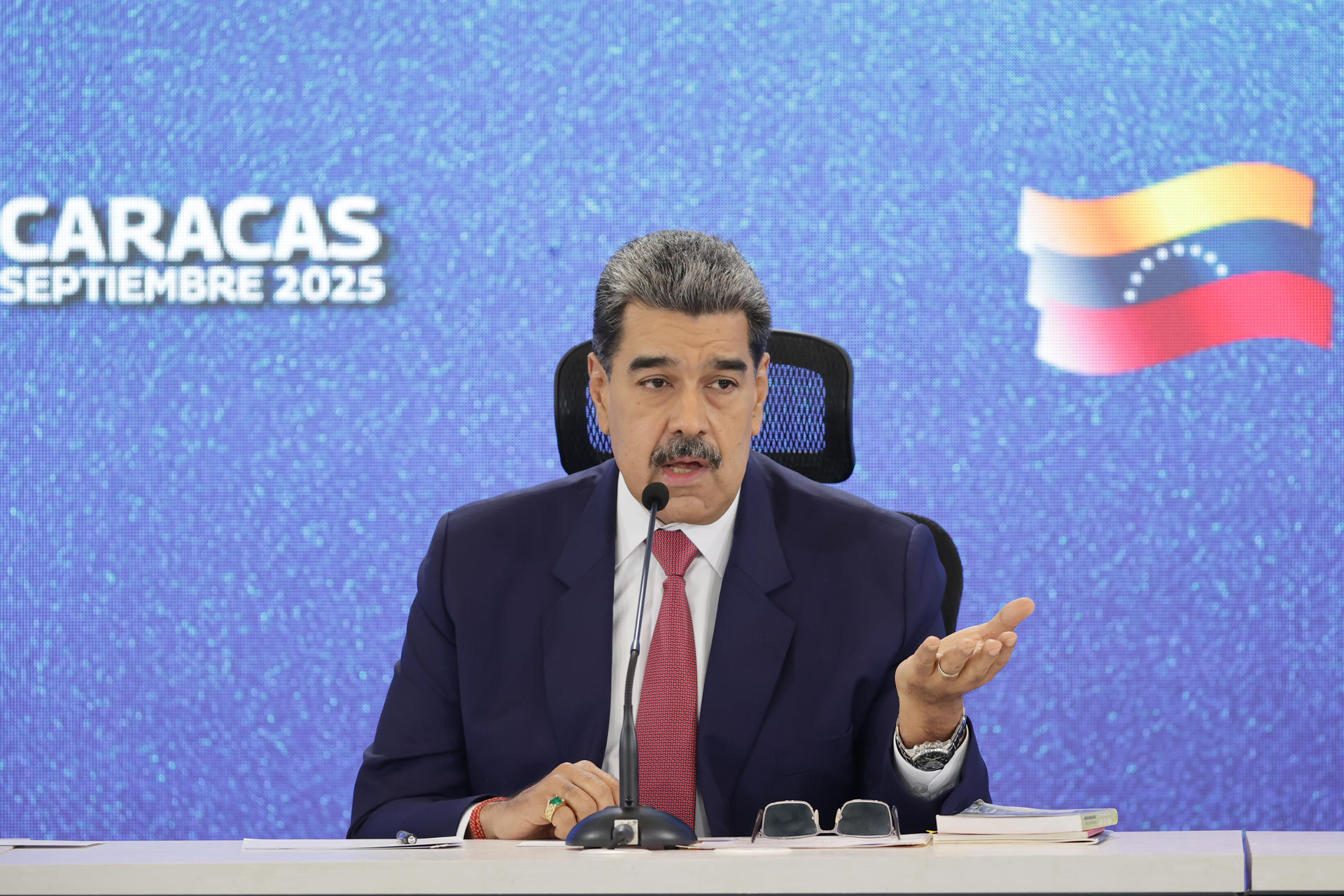 El presidente de Venezuela, Nicolás Maduro, habla en una rueda de prensa este lunes en Caracas (Venezuela). EFE/Miguel Gutierrez