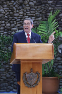 El canciller de Cuba, Bruno Rodríguez, habla durante la presentación del informe sobre el costo de las sanciones de Estados Unidos a Cuba este 17 de septiembre de 2025, en La Habana (Cuba). EFE/ Juan Palop