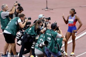 La estadounidense Melissa Jefferson-Wooden tras la final de los 100 metros de los Mundiales de Tokio. EFE/EPA/KIYOSHI OTA