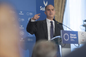 El secretario general de JxCat, Jordi Turull, durante su intervención en un desayuno informativo organizado por Nueva Economía Fórum en el Hotel Palace de Barcelona. EFE/ Marta Pérez