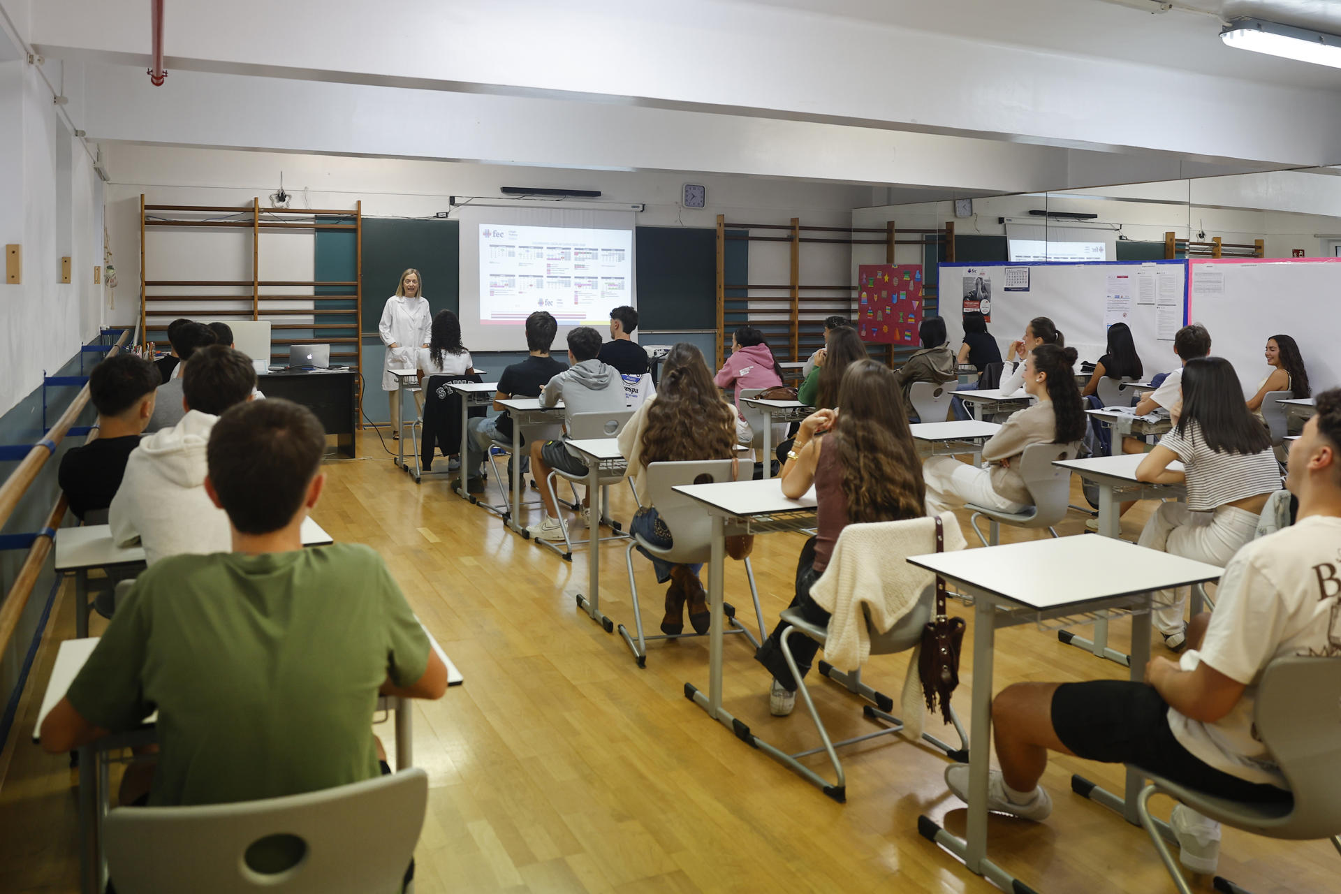 Un total de 116.123 estudiantes comienzan en la Comunidad foral el curso 2025-26, el 67,8 % de ellos en el sistema público educativo, y con un hito destacado como es la alta tasa de escolarización en la primera etapa escolar, con un 51 % de niños de 0 a 3 años, que respalda la apuesta de Navarra por la gratuidad. EFE/Villar López