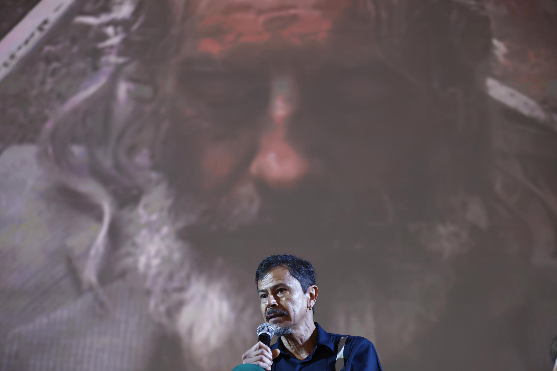 El actor mexicano Gustavo Sánchez Parra habla durante el master class '25 Años de Amores Perros' en la Universidad de Guadalajara, en Puerto Vallarta (México). Fotografía de archivo. EFE/ Francisco Guasco