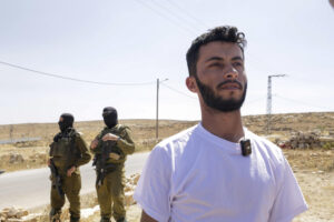 El cineasta palestino Basel Adra, ganador de un Oscar por el documental 'No other Land'. EFE/ Patricia Martínez