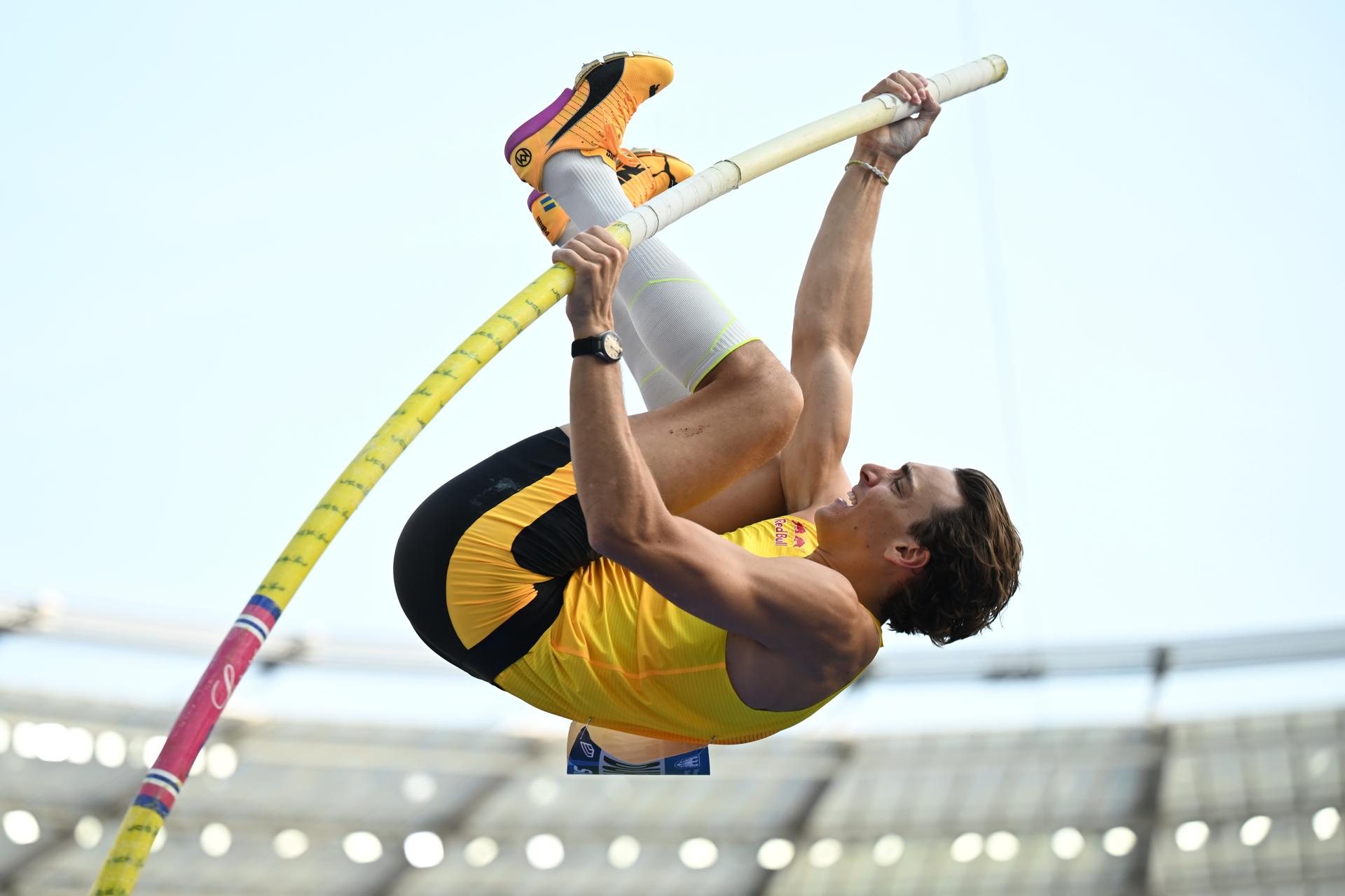 El sueco Armand Duplantiscompite el pasado 16 de agosto en Polonia. EFE/EPA/Adam Warzawa