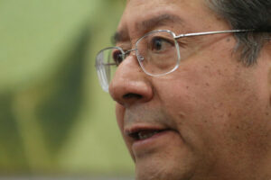 Fotografía de archivo del presidente de Bolivia, Luis Arce, durante una entrevista con EFE, en La Paz (Bolivia). EFE/Luis Gandarillas