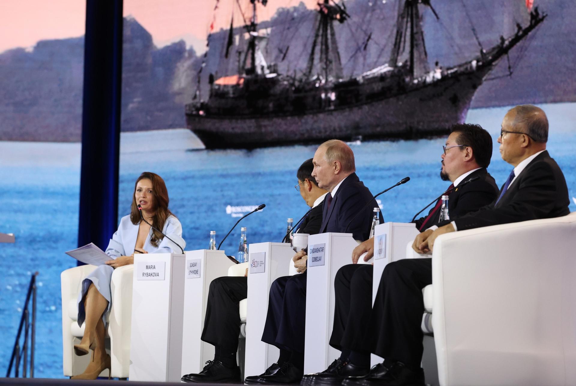 El presidente ruso, Vladímir Putin, en el Foro Económico Oriental que se celebra en la ciudad portuaria de Vladivostok. EFE/EPA/ALEXANDER KAZAKOV/SPUTNIK/KREMLIN POOL / POOL MANDATORY CREDIT