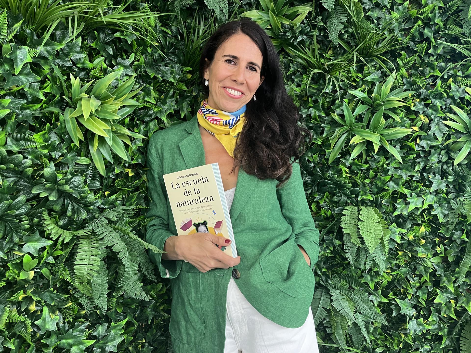 La filóloga y educadora madrileña Cristina Estébanez en una entrevista con EFE. EFE/ Nicole Vargas.