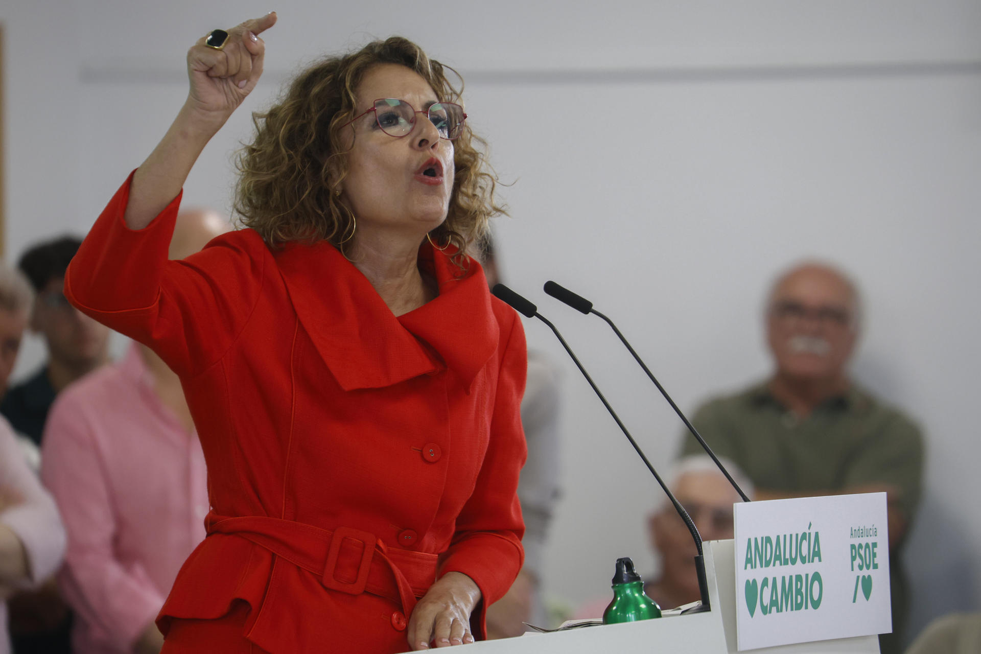 La secretaria general del PSOE de Andalucía y vicepresidenta del Gobierno, María Jesús Montero, interviene en la reunión de la Interparlamentaria regional socialista celebrada en Montilla (Córdoba) este viernes. EFE/ Salas