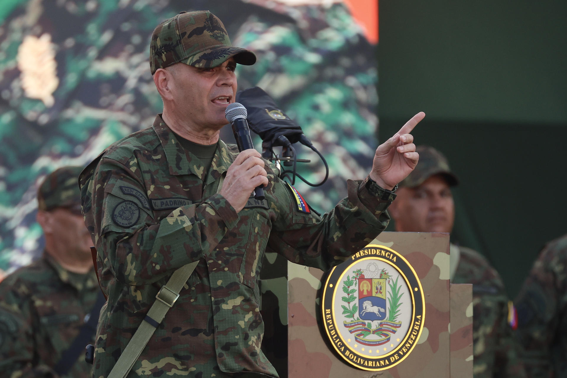 El ministro de Defensa de Venezuela, Vladimir Padrino López, habla durante un ejercicio militar este martes en Caracas. EFE/ Miguel Gutiérrez
