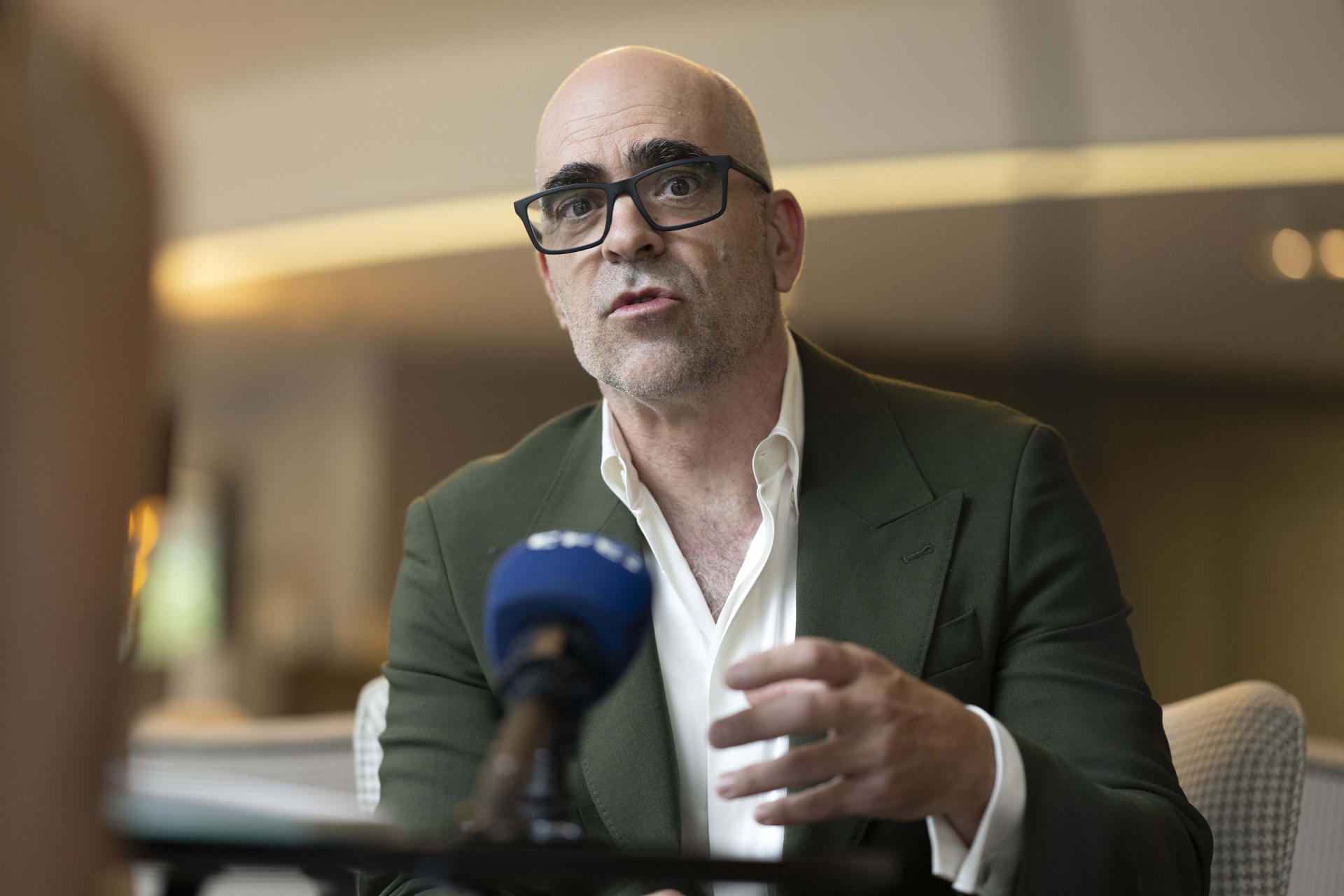 El actor español Luis Tosar durante una entrevista con EFE en Santander. EFE/Pedro Puente Hoyos