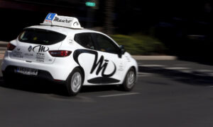 Imagen de archivo de un coche de autoescuela. EFE/Kai Forsterling