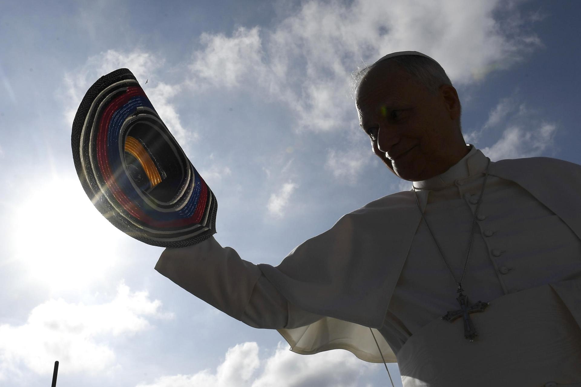 Fotografía cedida del papa León XIV en la Plaza de San Pedro, en Ciudad del Vaticano, el 17 de septiembre de 2025. EFE/VATICAN MEDIA
