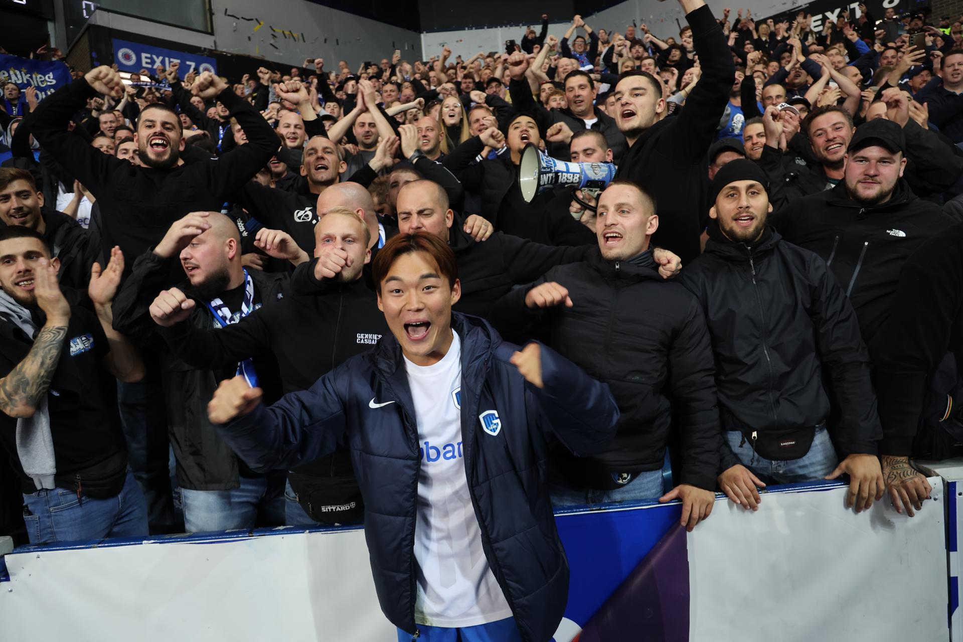 El jugador coreano Hyeongyu Oh, del Genk, celebrates la victoria en el primer duelo de la UEFA Europa League que han jugado Rangers FC y KRC Genk, en Glasgow, Escocia. EFE/EPA/ROBERT PERRY