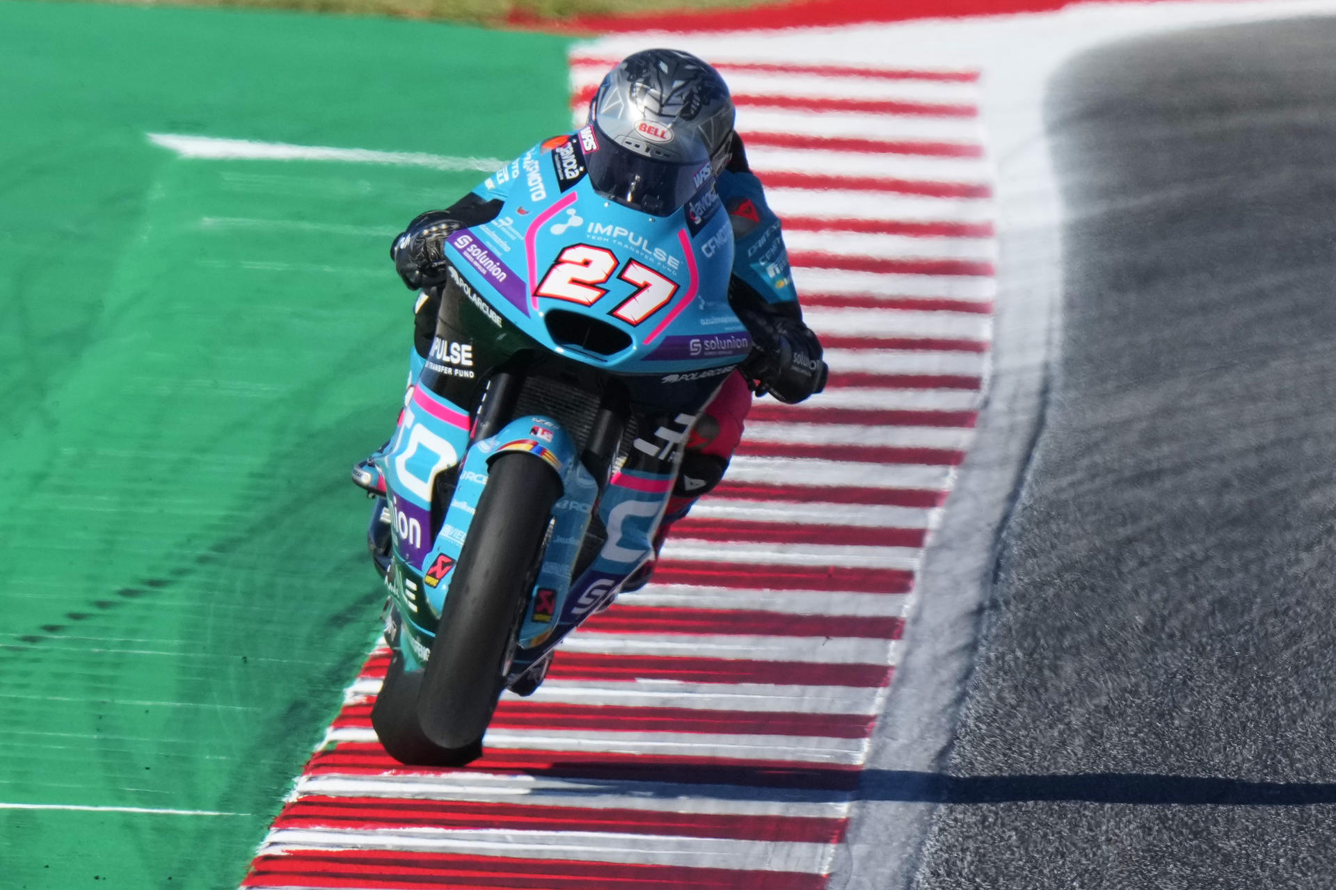 El piloto español de Moto2 Daniel Holgado (CFMoto Inde Aspar Team), durante la segunda sesión de entrenamientos libres del Gran Premio de Cataluña, 15ª cita de los Mundiales de velocidad, en el circuito de Barcelona-Cataluña. EFE/Alejandro García

